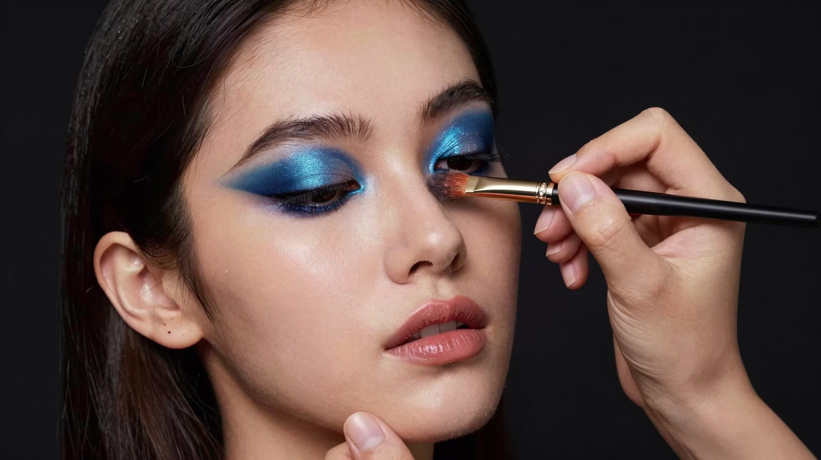 Maquillage éditorial mode pour un shooting photo magazine