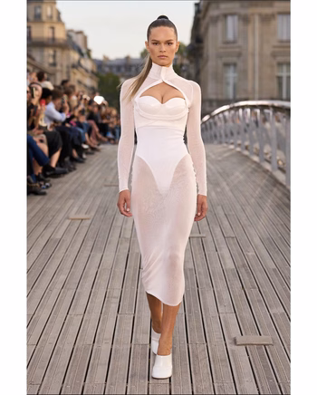 Anna Ewers - Photo 8