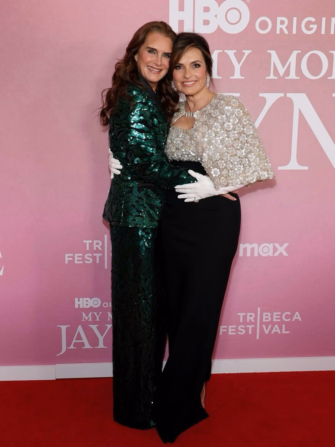 Brooke Shields sur le tapis rouge du Tribeca Festival en robe verte