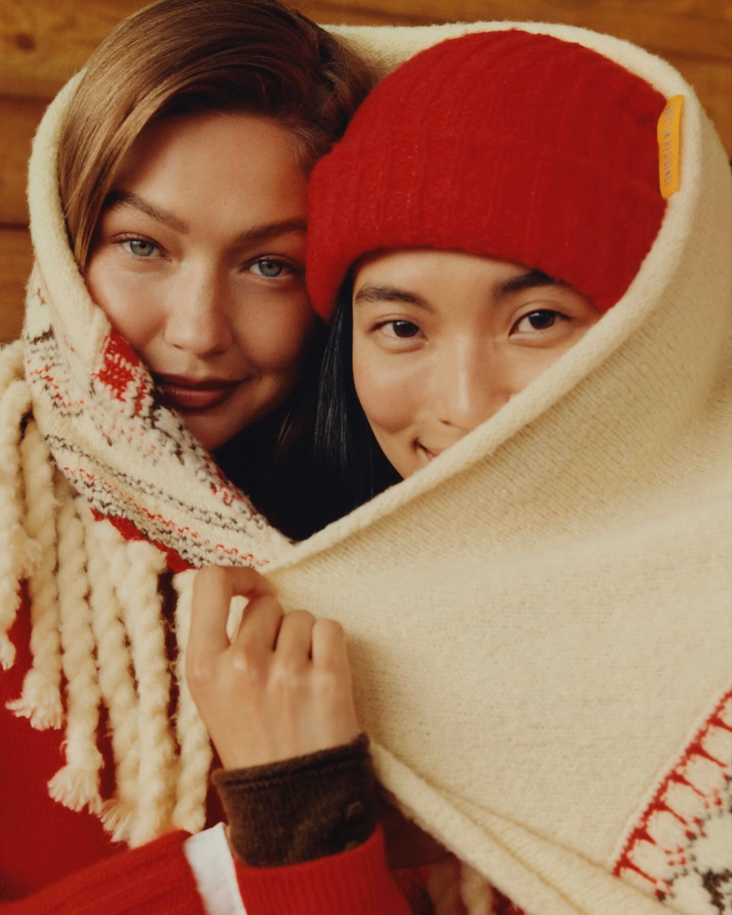 Gigi Hadid portrait mannequin blonde yeux bleus mode parisienne