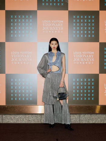 Hoyeon Jung - Photo 1