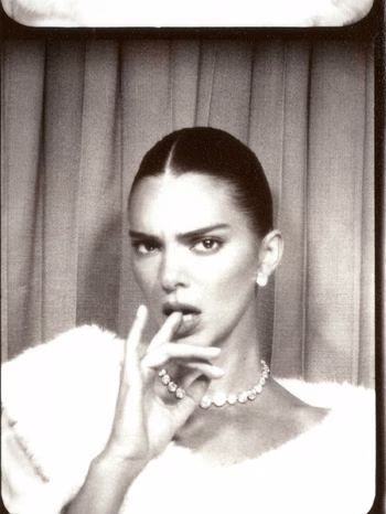 Kendall Jenner - Photo 1