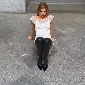 Stella Maxwell - Photo 2