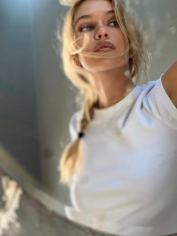 Stella Maxwell - Photo 10